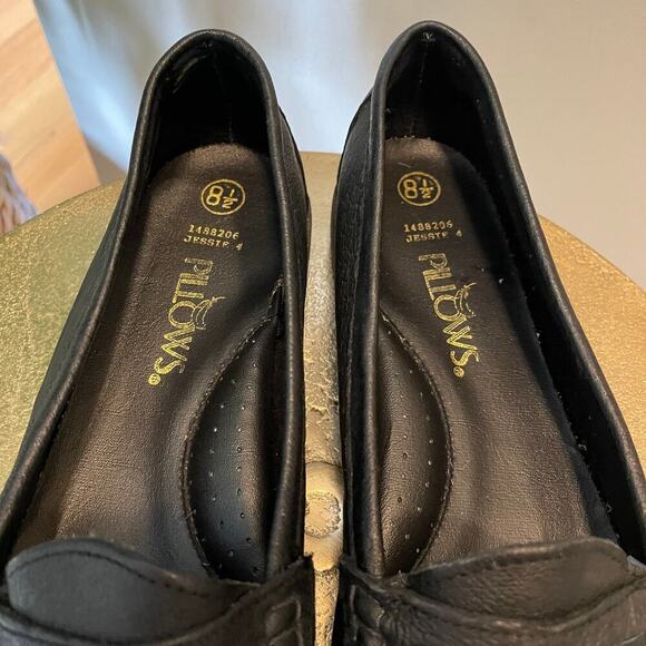 Black Leather Moccasin Driving Shoes | Pillows, 8.5, Tassel Loafers, Minimalist - Picture 8 of 8